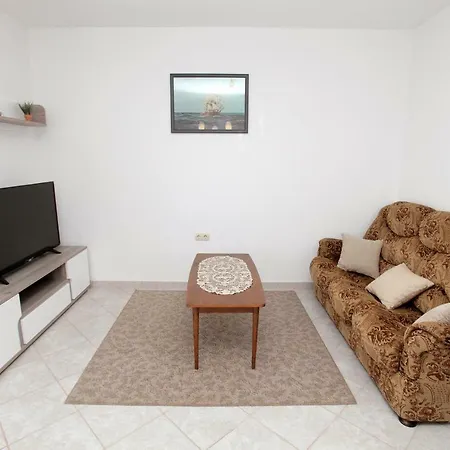 Mia شقة تروغير